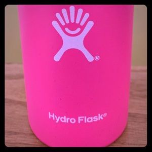 Hydro flask bright pink water bottle 16 oz